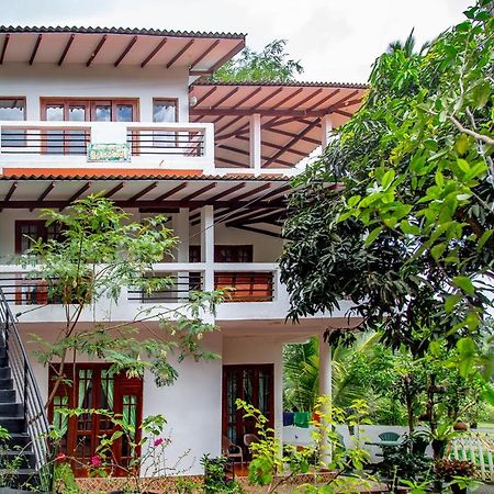Happy Villa Hikkaduwa Exterior photo