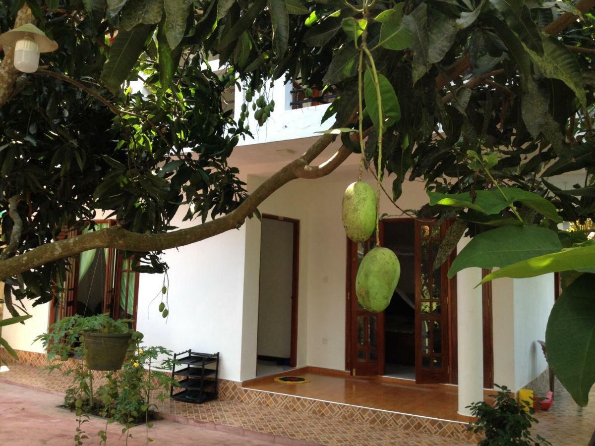 Happy Villa Hikkaduwa Exterior photo