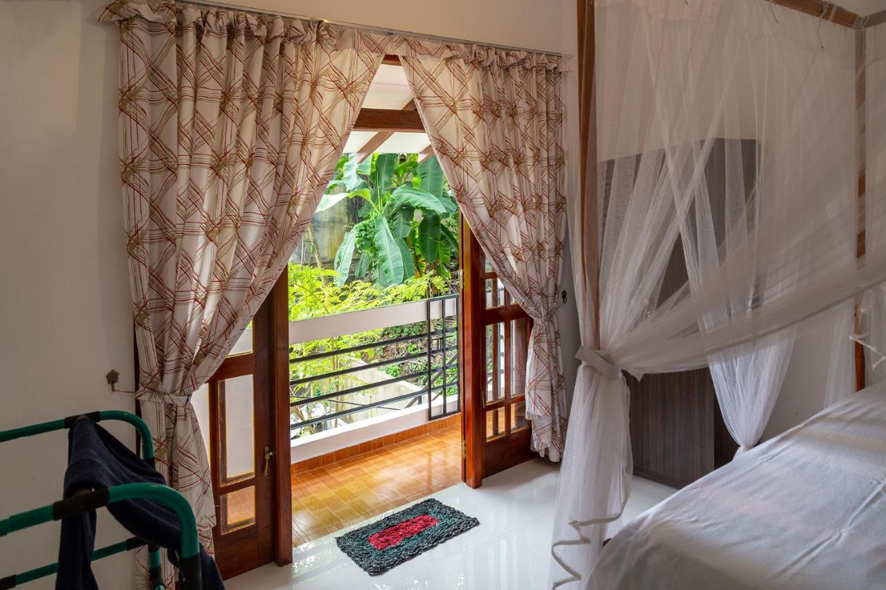 Happy Villa Hikkaduwa Exterior photo
